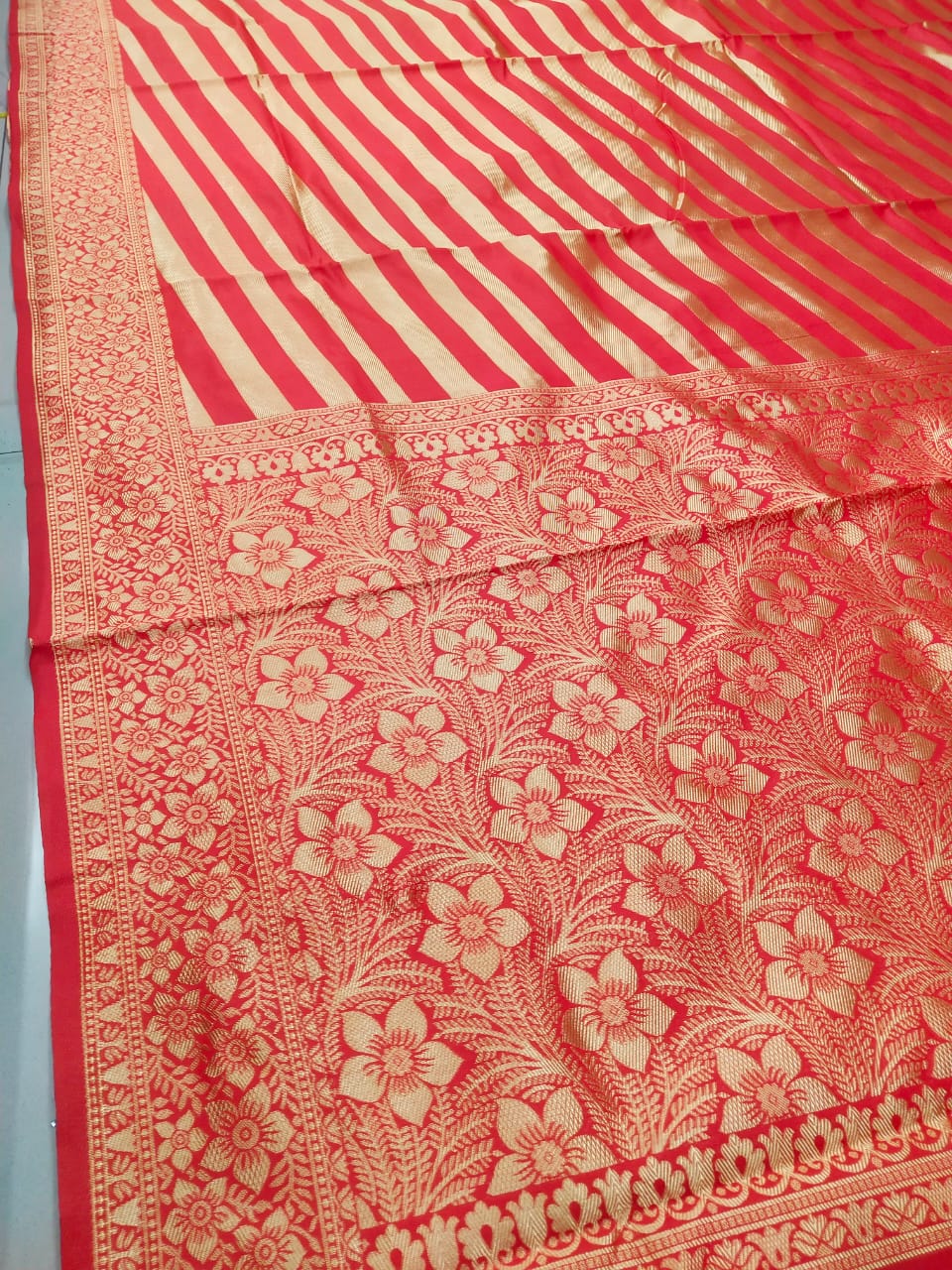 Kala Niketan Red Color Pure Heavy Banarasi Silk Saree With Rich Pallu With Slanting Line All Over Saree