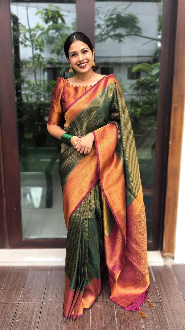 KALA NIKETAN SUPREME SOFT SILK SAREE IN SHINE GREEN COLOR WITH RICH GOLDEN ZARI WEAVING