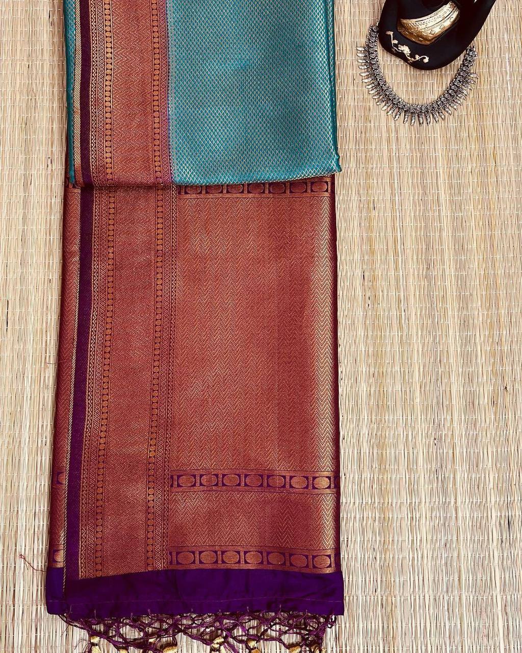 KALA NIKETAN RAMA COLOR SAREE WITH MAROON BORDER COPPER ZARI WEAVING WITH MAROON BROCADE BLOUSE