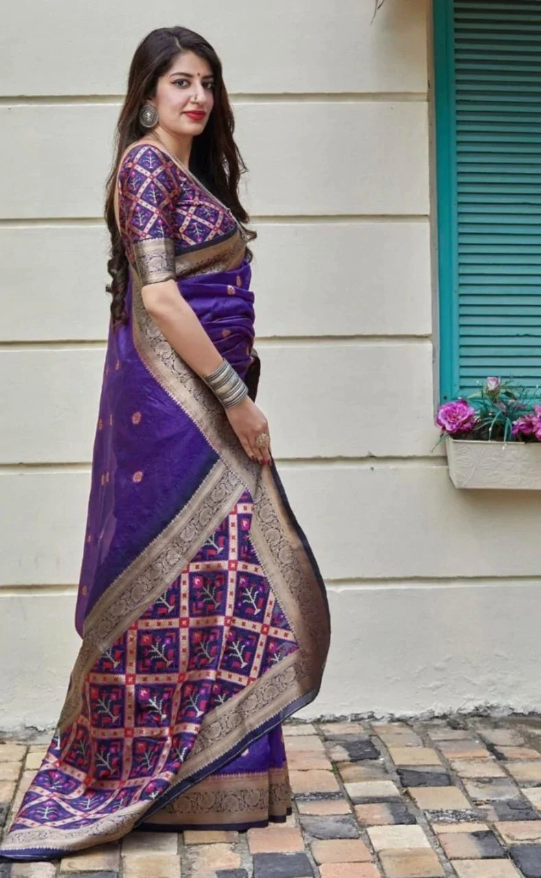 Kala Niketan Sara Archaic Traditional Kanchi Soft Silk Sari With Attached Blouse